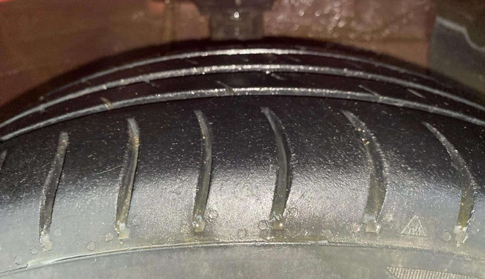 2018 Hyundai Grand i10 SPORTZ (O) AT 1.2 KAPPA VTVT, Petrol, Automatic, 86,556 km, Right Front Tyre Tread