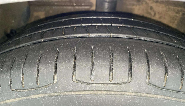 2018 Hyundai Grand i10 MAGNA AT 1.2 KAPPA VTVT, Petrol, Automatic, 77,578 km, Left Front Tyre Tread