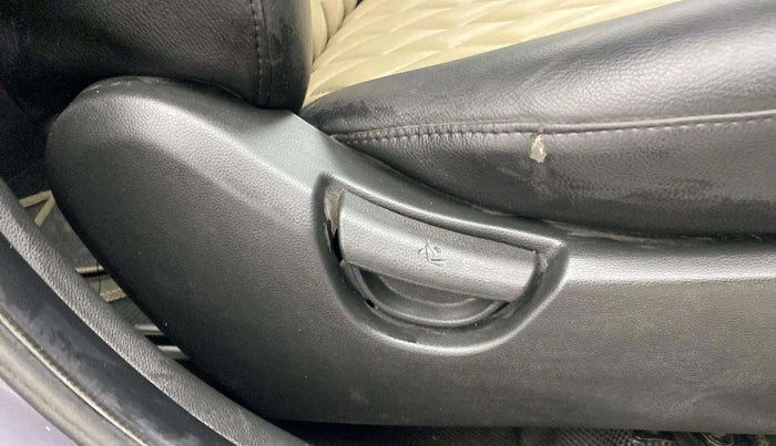 2018 Hyundai Grand i10 MAGNA AT 1.2 KAPPA VTVT, Petrol, Automatic, 77,578 km, Driver Side Adjustment Panel
