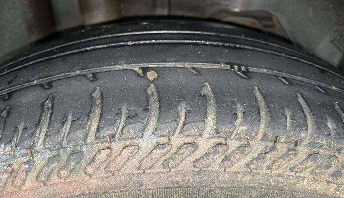 2016 Ford New Figo TITANIUM 1.5 PETROL AT, Petrol, Automatic, 37,881 km, Right Rear Tyre Tread