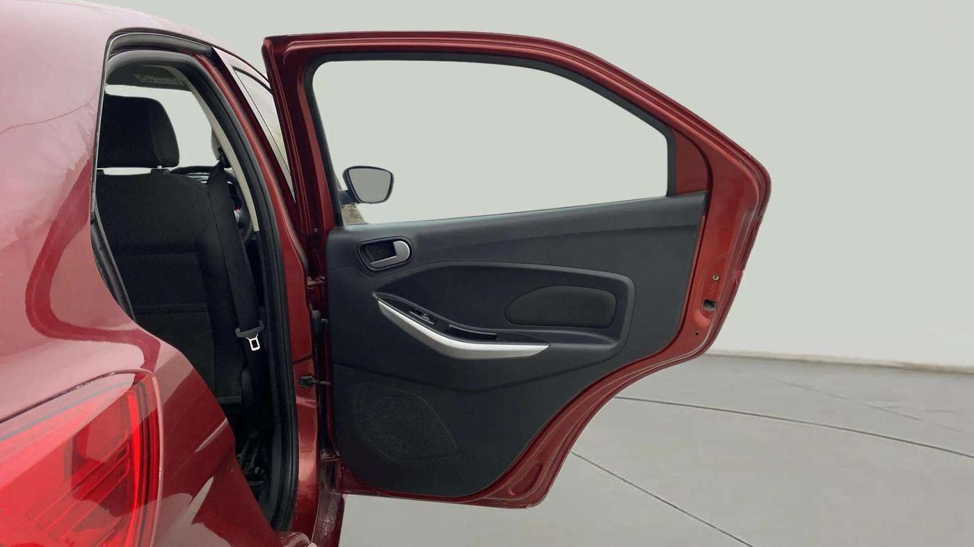 2016 Ford New Figo TITANIUM 1.5 PETROL AT, Petrol, Automatic, 37,939 km, RHS Rear Door