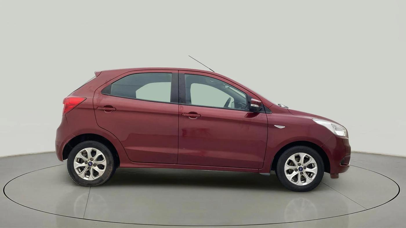 2016 Ford New Figo TITANIUM 1.5 PETROL AT, Petrol, Automatic, 37,939 km, Right Side View