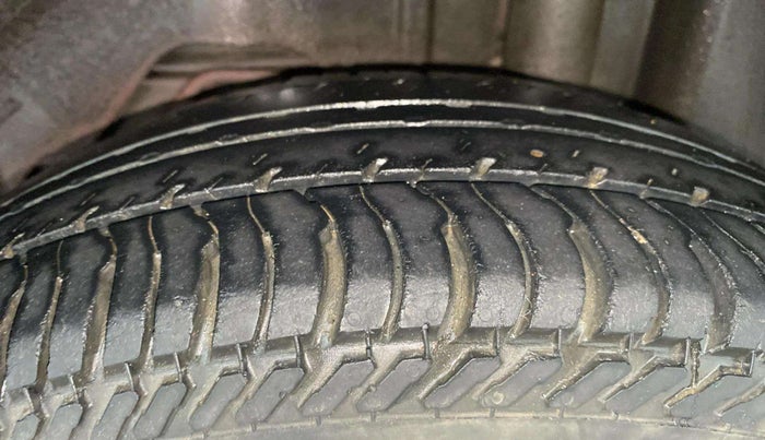 2016 Ford New Figo TITANIUM 1.5 PETROL AT, Petrol, Automatic, 37,881 km, Left Rear Tyre Tread