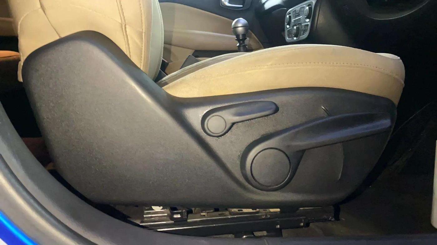 2017 Jeep Compass LONGITUDE (O) 2.0 DIESEL, Diesel, Manual, 63,950 km, Driver Side Adjustment Panel