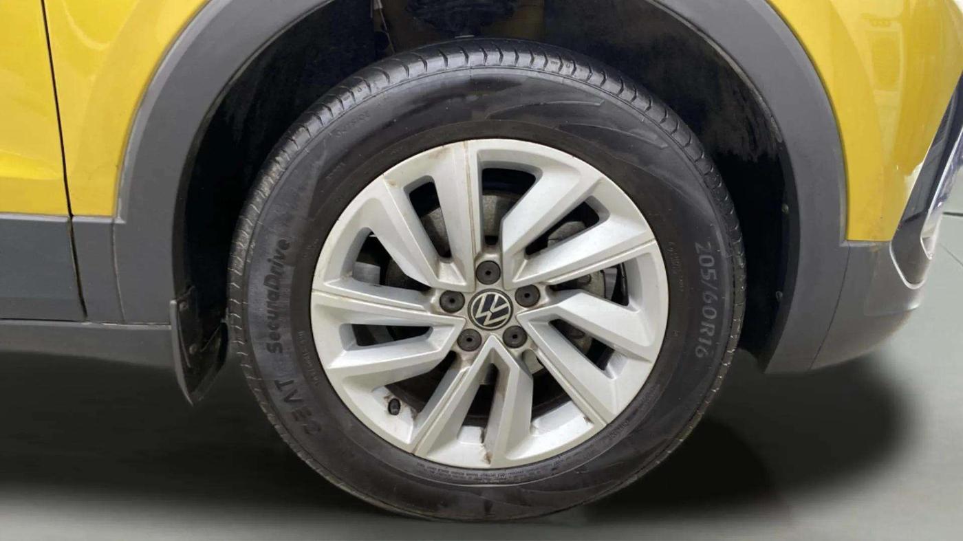 2023 Volkswagen TAIGUN HIGHLINE 1.0 TSI MT, Petrol, Manual, 15,442 km, Right Front Wheel