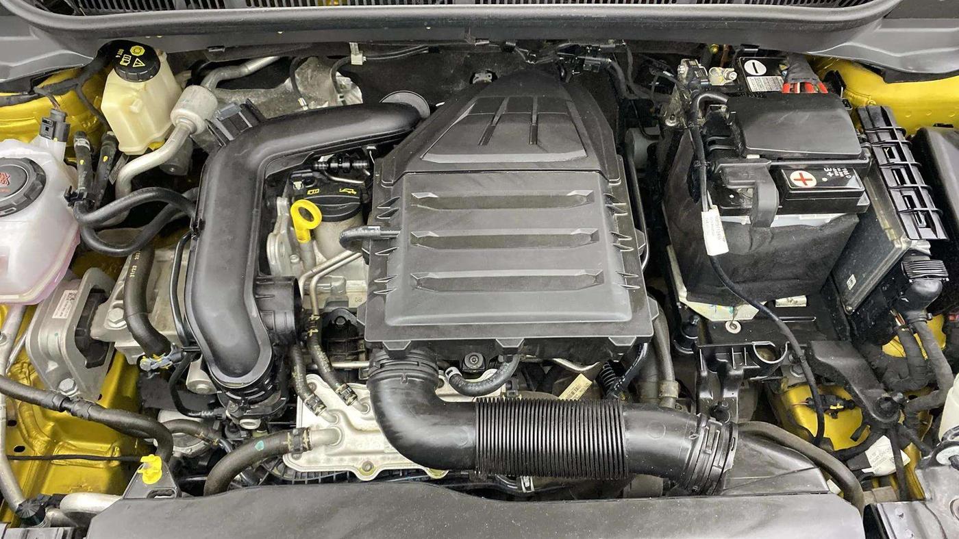2023 Volkswagen TAIGUN HIGHLINE 1.0 TSI MT, Petrol, Manual, 15,442 km, Engine View