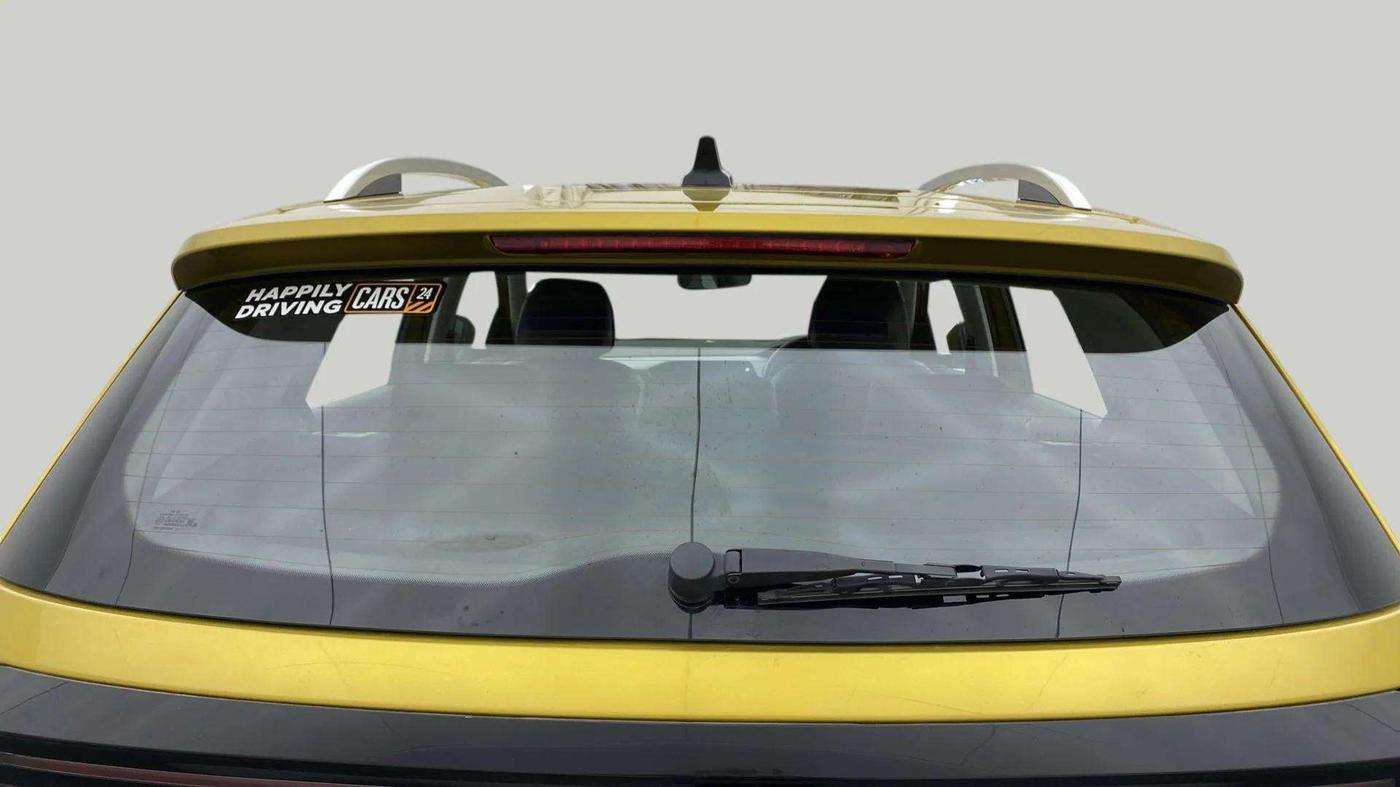 2023 Volkswagen TAIGUN HIGHLINE 1.0 TSI MT, Petrol, Manual, 15,442 km, Rear Windshield