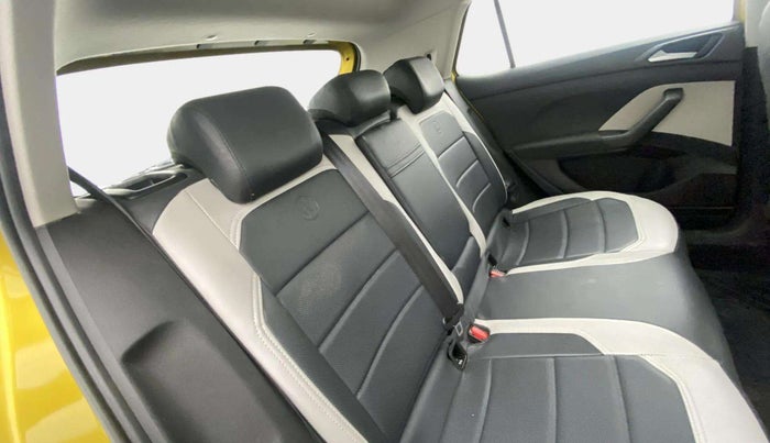 2023 Volkswagen TAIGUN HIGHLINE 1.0 TSI MT, Petrol, Manual, 15,306 km, Right Side Rear Door Cabin