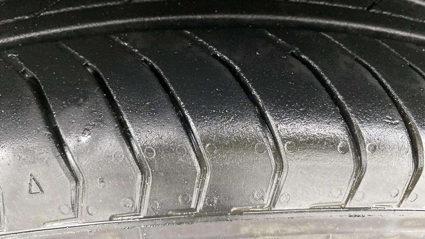 2023 Volkswagen TAIGUN HIGHLINE 1.0 TSI MT, Petrol, Manual, 15,442 km, Left Front Tyre Tread