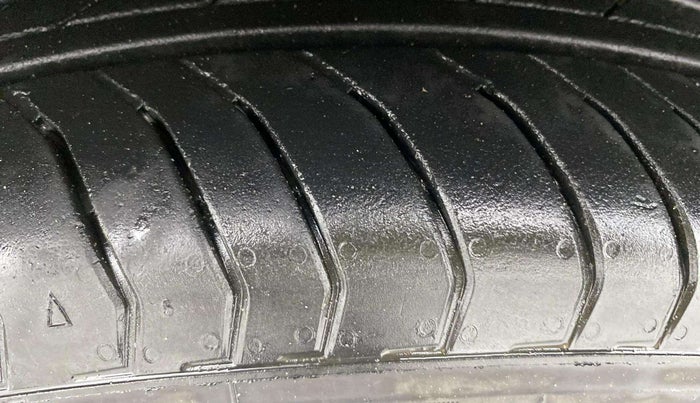 2023 Volkswagen TAIGUN HIGHLINE 1.0 TSI MT, Petrol, Manual, 15,306 km, Left Front Tyre Tread