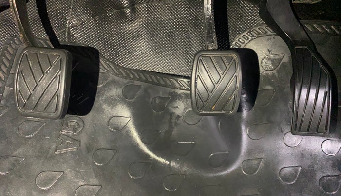 2015 Maruti Ritz VXI, Petrol, Manual, 61,787 km, Pedals