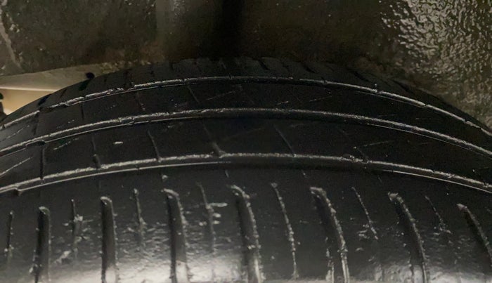 2015 Maruti Ritz VXI, Petrol, Manual, 61,787 km, Right Rear Tyre Tread