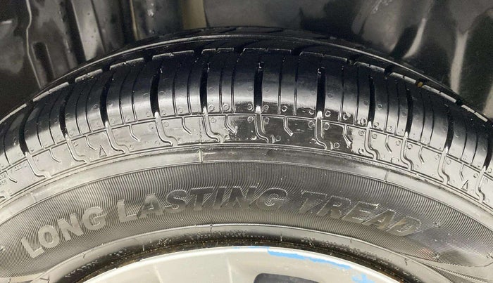 2014 Maruti Swift Dzire VXI, CNG, Manual, 58,561 km, Right Rear Tyre Tread