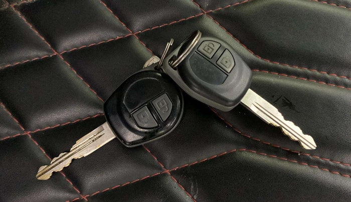 2014 Maruti Swift Dzire VXI, CNG, Manual, 58,561 km, Key Close Up