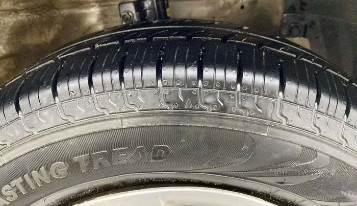 2014 Maruti Swift Dzire VXI, CNG, Manual, 58,561 km, Right Front Tyre Tread