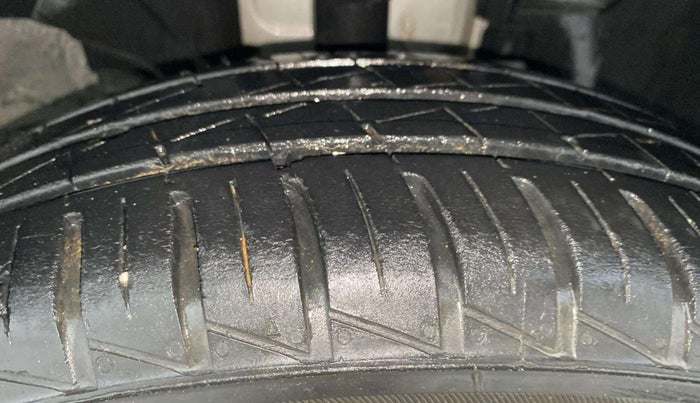 2021 Renault Kwid RXT 1.0 (O), Petrol, Manual, 26,209 km, Right Front Tyre Tread