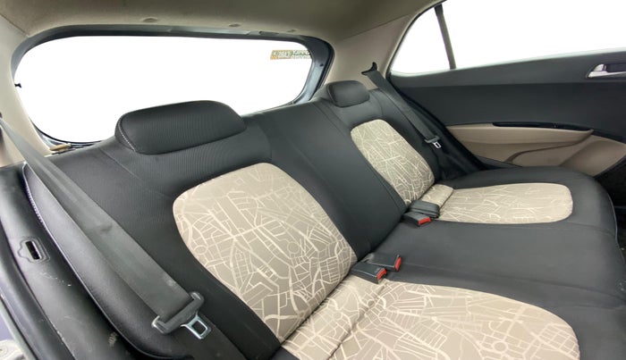 2016 Hyundai Grand i10 SPORTZ 1.2 KAPPA VTVT, Petrol, Manual, 1,01,543 km, Right Side Rear Door Cabin