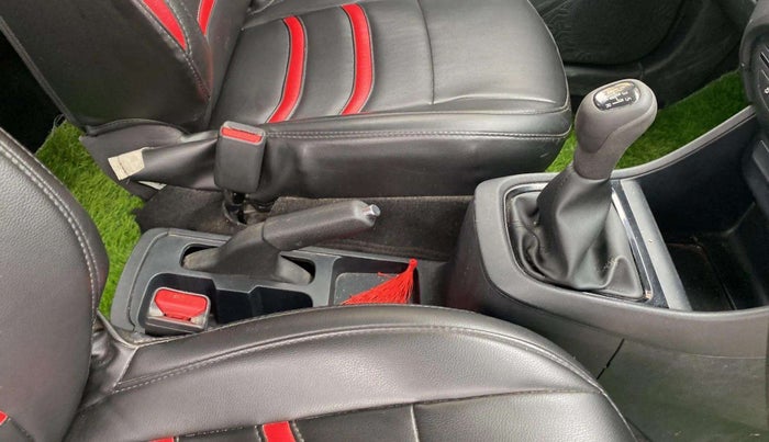 2023 Tata PUNCH ADVENTURE RHYTHM PACK MT, Petrol, Manual, 19,643 km, Gear Lever