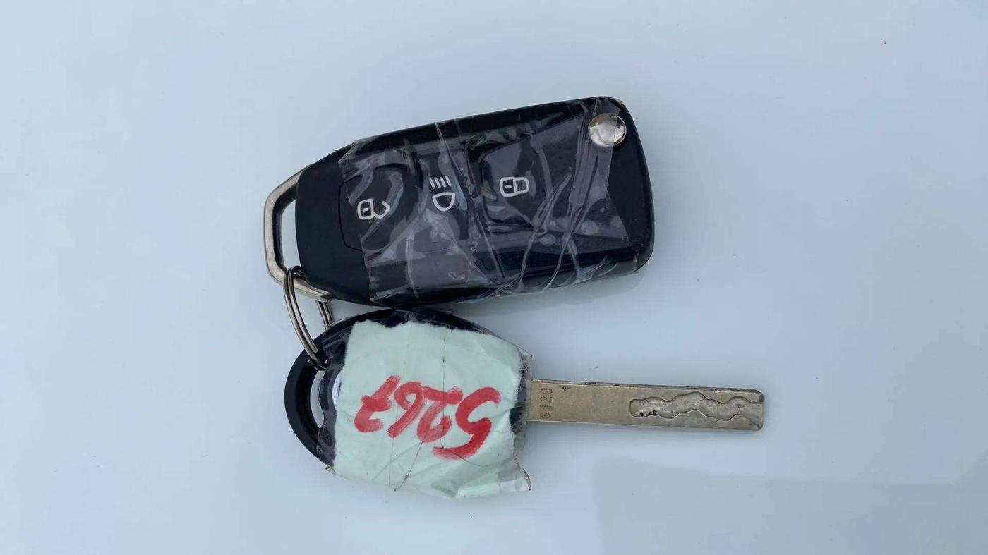 2023 Tata PUNCH ADVENTURE RHYTHM PACK MT, Petrol, Manual, 19,693 km, Key Close Up