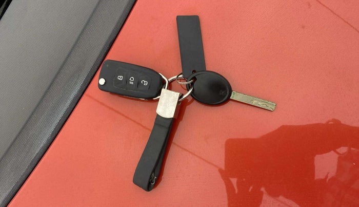2020 Tata Tiago XZA PLUS DUAL TONE PETROL, Petrol, Automatic, 40,466 km, Key Close Up