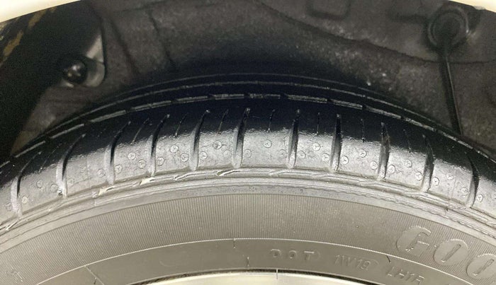 2014 Hyundai Verna FLUIDIC 1.6 VTVT SX OPT, Petrol, Manual, 91,081 km, Right Rear Tyre Tread