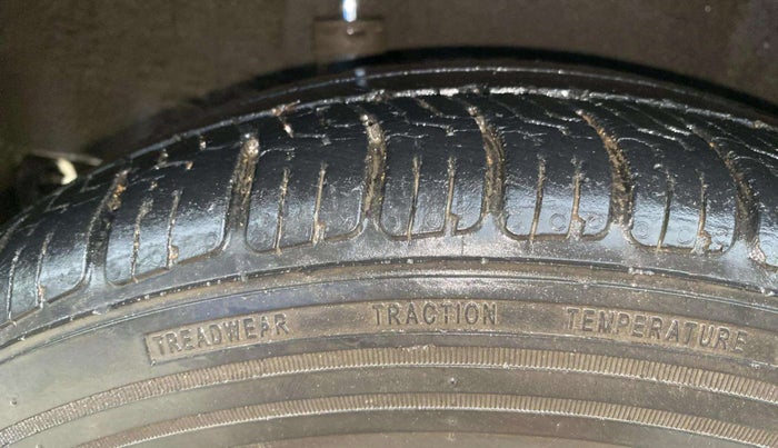 2015 Honda Brio VX AT, Petrol, Automatic, 55,243 km, Right Rear Tyre Tread