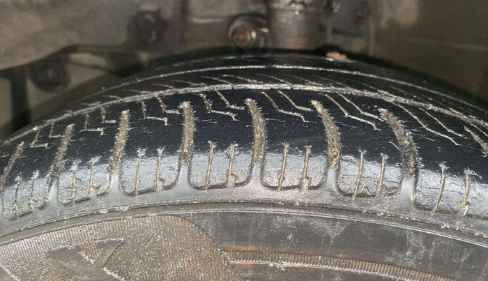 2015 Honda Brio VX AT, Petrol, Automatic, 55,243 km, Left Front Tyre Tread