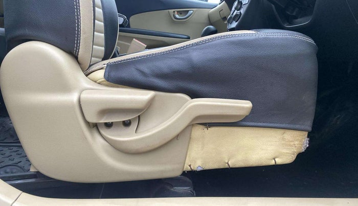 2015 Honda Brio VX AT, Petrol, Automatic, 55,243 km, Driver Side Adjustment Panel