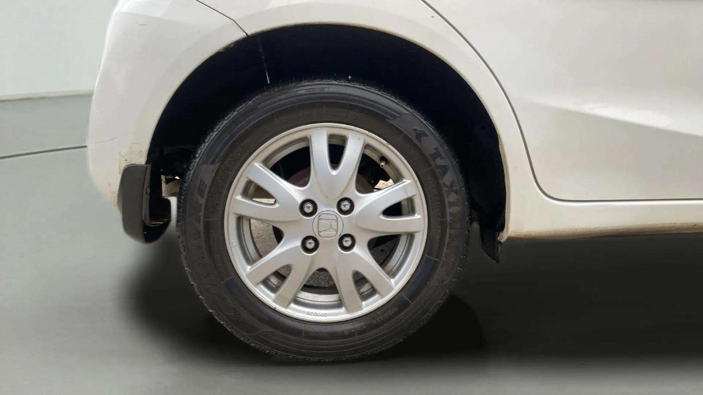 2015 Honda Brio VX AT, Petrol, Automatic, 55,243 km, Right Rear Wheel