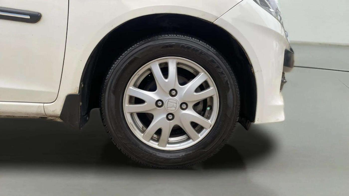 2015 Honda Brio VX AT, Petrol, Automatic, 55,243 km, Right Front Wheel