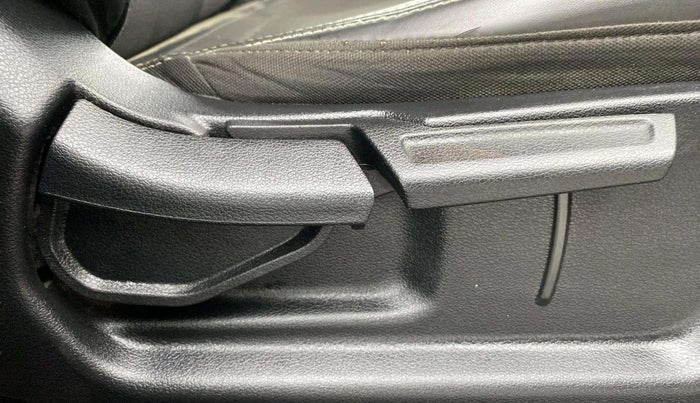 2019 Hyundai VENUE SX 1.0 (O) TURBO, Petrol, Manual, 76,373 km, Driver Side Adjustment Panel