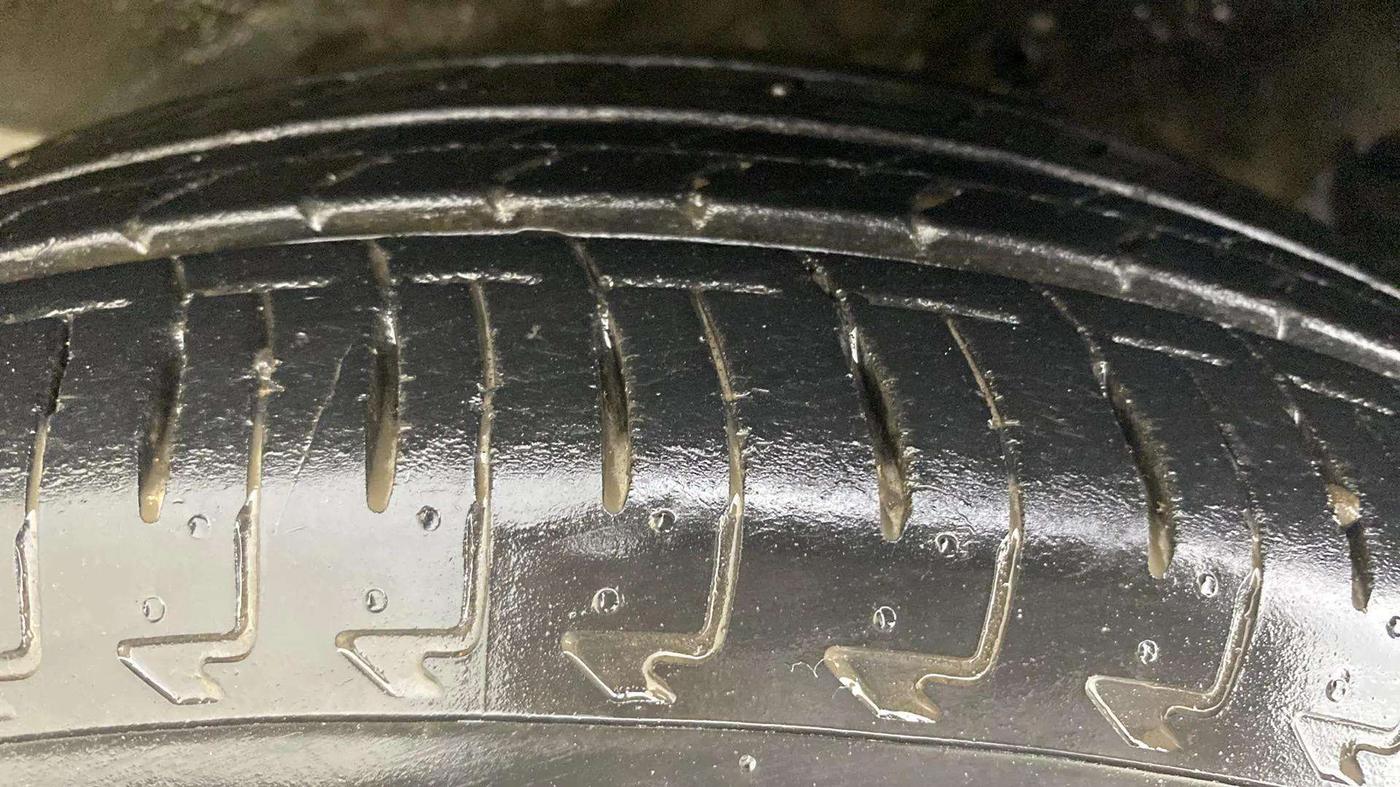 2017 Maruti IGNIS ZETA 1.2 AMT, Petrol, Automatic, 19,200 km, Right Front Tyre Tread