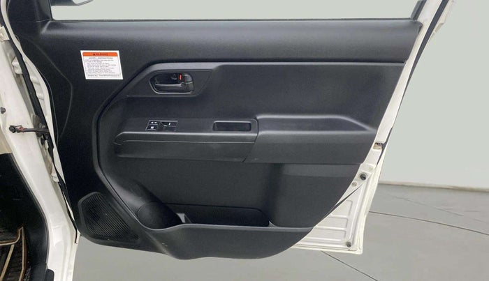 2022 Maruti New Wagon-R LXI CNG 1.0, CNG, Manual, 27,802 km, Driver Side Door Panels Control