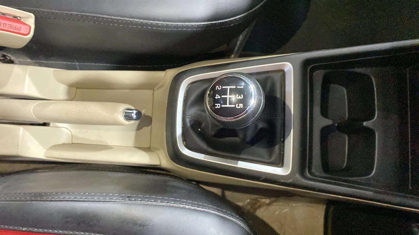 2022 Maruti Dzire VXI, Petrol, Manual, 15,196 km, Gear Lever