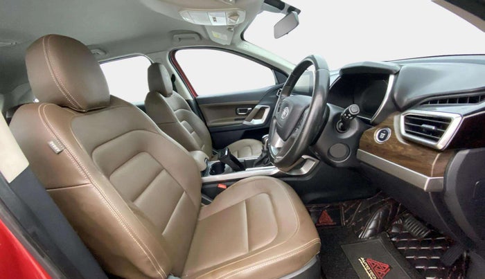 2021 Tata Harrier XZA 2.0L, Diesel, Automatic, 60,576 km, Right Side Front Door Cabin