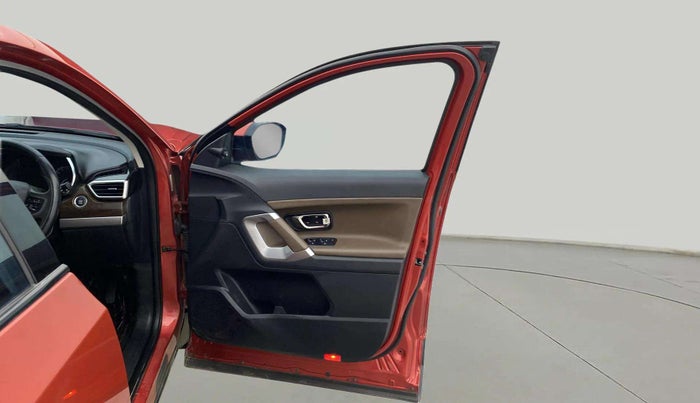 2021 Tata Harrier XZA 2.0L, Diesel, Automatic, 60,576 km, RHS Front Door