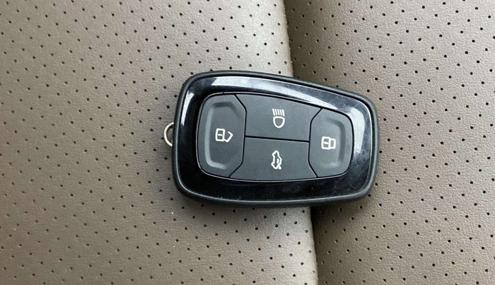 2021 Tata Harrier XZA 2.0L, Diesel, Automatic, 60,576 km, Key Close Up