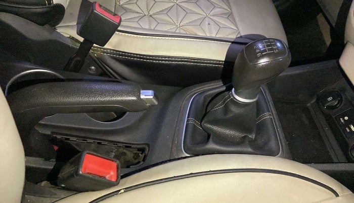 2018 Hyundai Verna 1.6 VTVT SX, Petrol, Manual, 61,833 km, Gear Lever