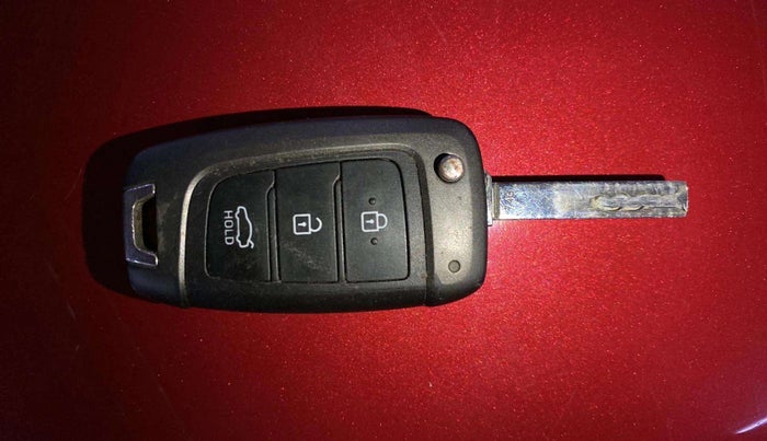 2018 Hyundai Verna 1.6 VTVT SX, Petrol, Manual, 61,833 km, Key Close Up
