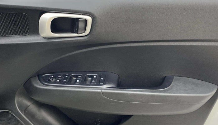 2019 Hyundai VENUE SX PLUS 1.0 TURBO DCT, Petrol, Automatic, 33,453 km, Driver Side Door Panels Control
