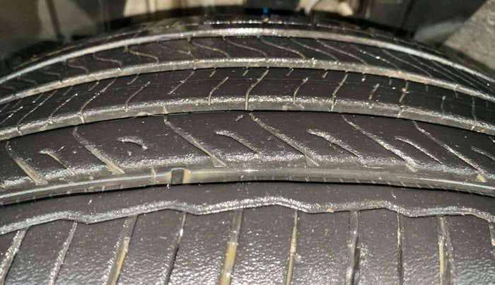 2022 Renault Kiger RXZ AMT, Petrol, Automatic, 36,251 km, Left Front Tyre Tread
