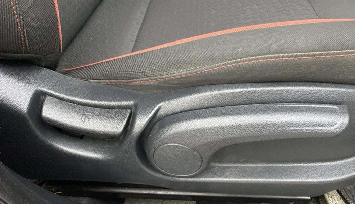 2018 Hyundai i20 Active 1.2 SX, Petrol, Manual, 31,659 km, Driver Side Adjustment Panel