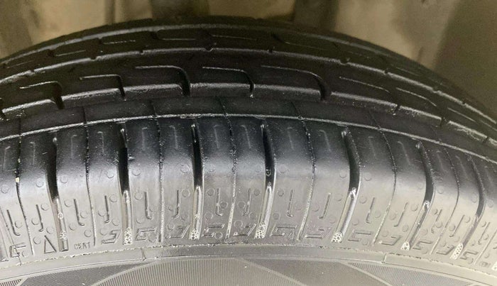 2015 Datsun Go Plus T, Petrol, Manual, 1,17,025 km, Left Front Tyre Tread