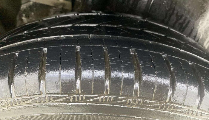 2013 Maruti Ertiga VXI, Petrol, Manual, 34,707 km, Left Rear Tyre Tread