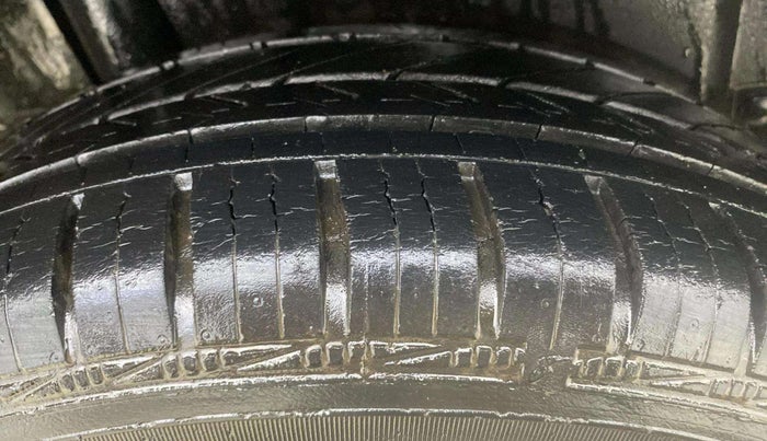 2013 Maruti Ertiga VXI, Petrol, Manual, 34,707 km, Right Front Tyre Tread