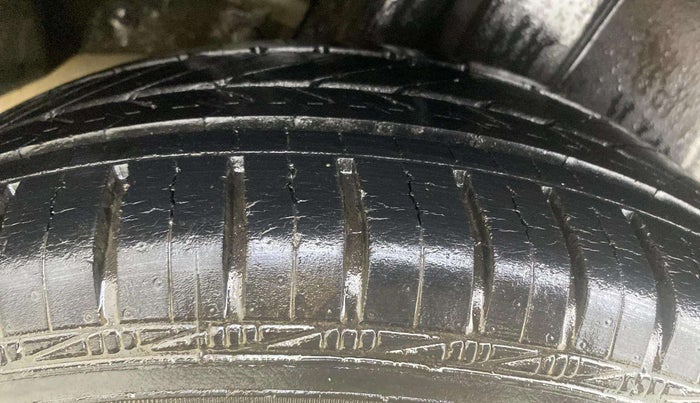 2013 Maruti Ertiga VXI, Petrol, Manual, 34,707 km, Right Rear Tyre Tread