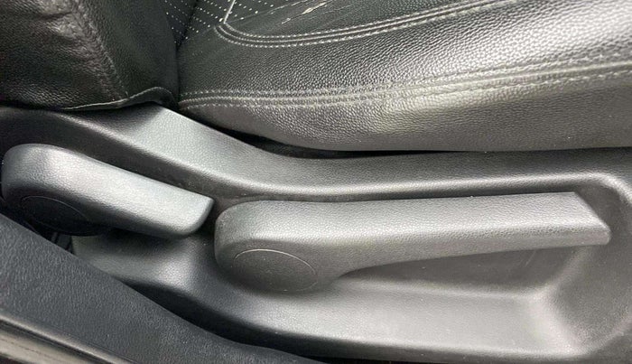 2019 Nissan Kicks XV DIESEL, Diesel, Manual, 52,607 km, Driver Side Adjustment Panel