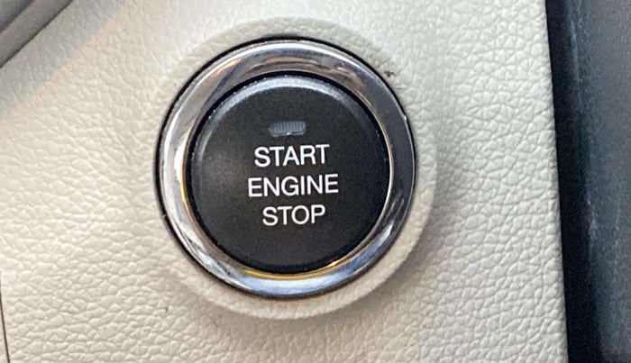 2021 Mahindra XUV300 W8(O) 1.5 DIESEL DUAL TONE, Diesel, Manual, 43,634 km, Keyless Start/ Stop Button
