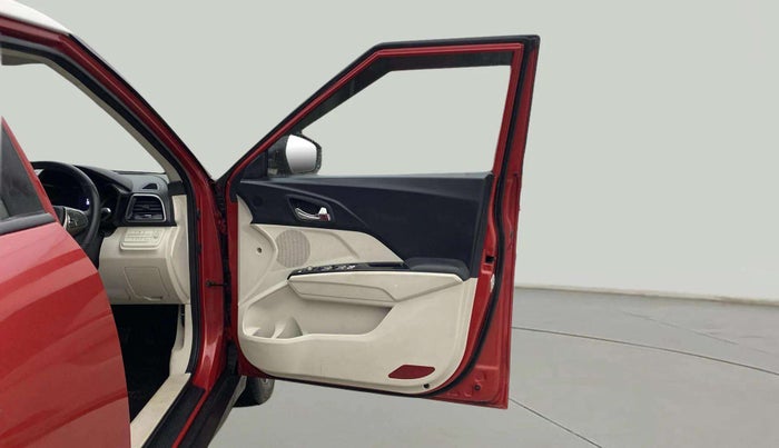 2021 Mahindra XUV300 W8(O) 1.5 DIESEL DUAL TONE, Diesel, Manual, 43,634 km, RHS Front Door