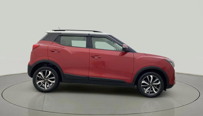 2021 Mahindra XUV300 W8(O) 1.5 DIESEL DUAL TONE, Diesel, Manual, 43,634 km, Right Side View